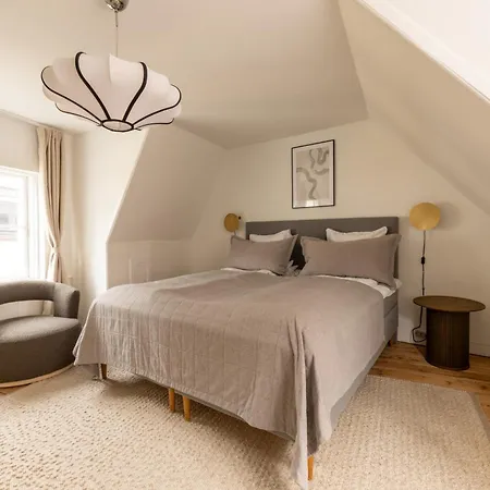 2br Sleeps 7 *