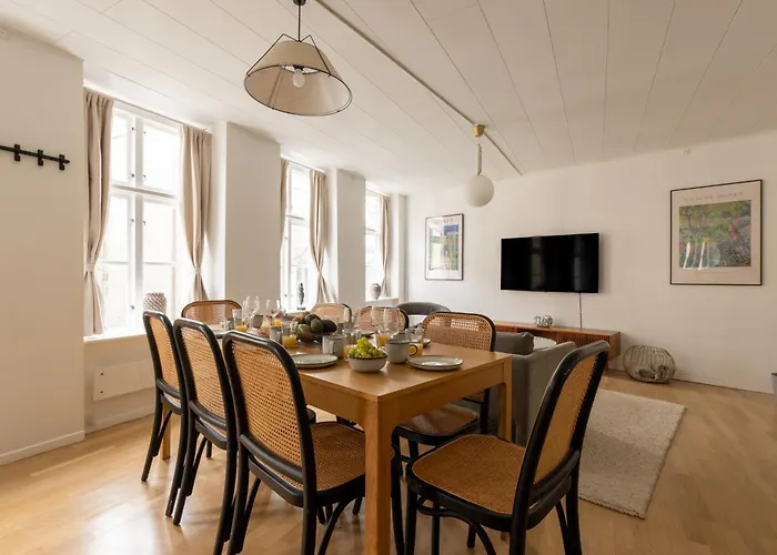 Apartment 2br Sleeps 7 *