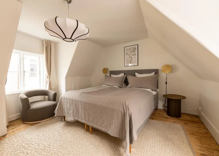 2br Sleeps 7 *