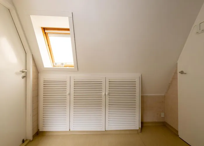 2br Sleeps 7 *